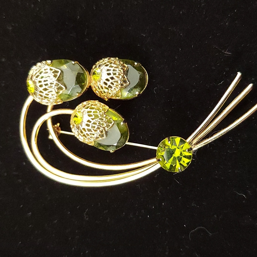 Vintage Sara Coventry Green Stone Brooch